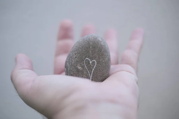 Man Hand Holding Gray Rounded Stone Which White Heart Drawn — Stockfoto