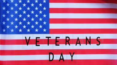 Gaziler günü selamı. Amerikan bayrağında metin 