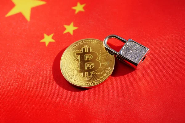 Çin konseptinde Bitcoin afişi. Kripto para birimi yasallaştırma yasası. 