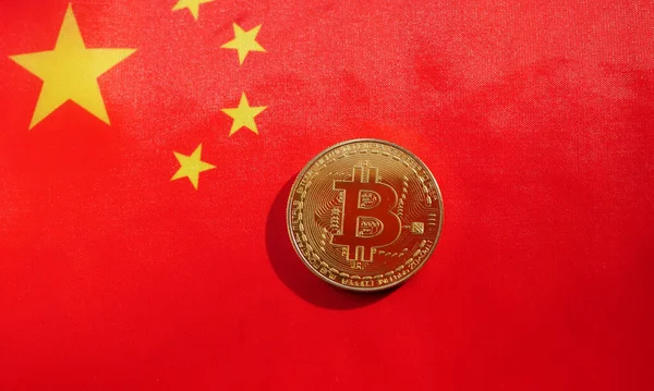 Arany Bitcoin Kínai Zászlón Virtuális Pénz Ázsia Crypto Valuta Befektetés — Stock Fotó