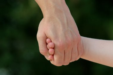 Ana holding kız