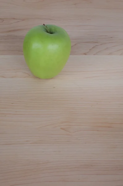 Green _ Apple _ on _ Desk _ or _ Cutting _ Board — стоковое фото