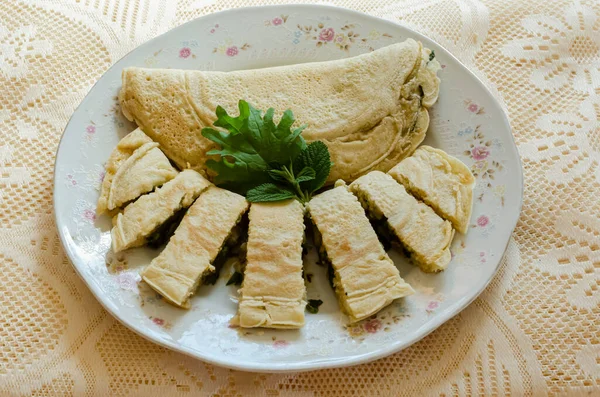 Floral Pate Lacy Tablecloth Has Whole Vegetable Patty Some Slices — 스톡 사진