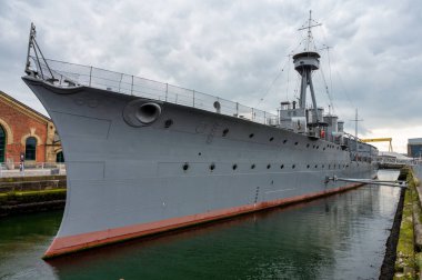 Belfast, N.Ireland- 4 Eylül 2021 Belfast rıhtımındaki Caroline Kraliyet Donanma Ulusal Müzesi.