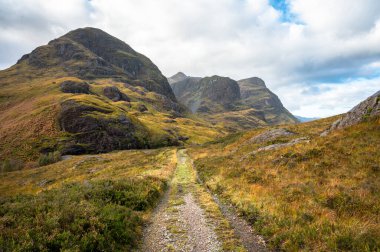 İskoçya 'daki Glencoe' dan geçen kullanılmayan eski yol.
