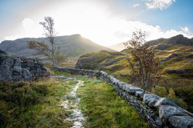 İskoçya 'daki Glencoe' dan geçen kullanılmayan eski yol.