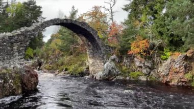 Video of the old pack horse bridge in Carrbridge in the scottish highlands