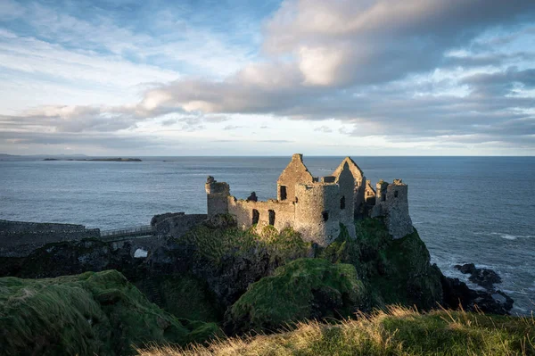 Ruins Dunluce Castle Edge Sea Cliff Coast Northern Ireland — 图库照片