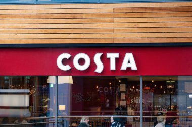 Belfast, UK- 21 Şubat 2022: Belfast Kuzey İrlanda 'da Costa cafe.