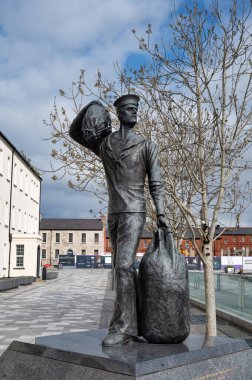 Derry, UK- 13 Nisan 2022: Derry 'deki Ebrington Uluslararası Denizci Heykeli