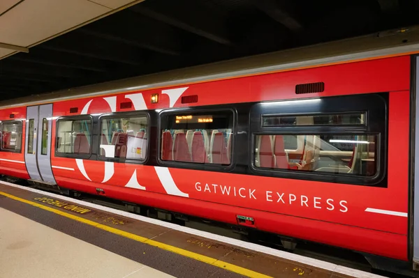 Londyn Wielka Brytania Maja 2022 Gatwick Express Train Dworcu Victoria — Zdjęcie stockowe