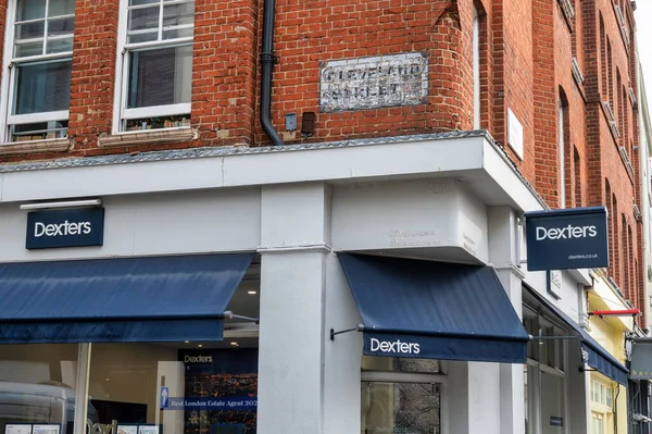 Londra, UK- 4 Mayıs 2022: Londra Dexters Emlak Ajansı
