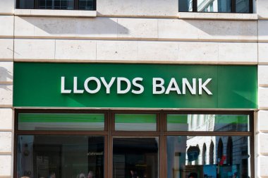 Londra, UK- 5 Mayıs 2022: Londra 'daki Lloyds Bank tabelası.