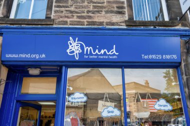 Bakewell, UK- 15 Mayıs 2022: Bakewell İngiltere 'deki Bağış Dükkanı.