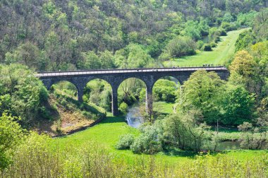 İngiltere 'nin Peak Bölgesindeki Mezar Taşı Viyadük