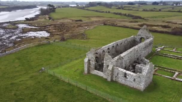 Vídeo Aéreo Giratorio Las Ruinas Abadía Rathfran Condado Mayo Irlanda — Vídeo de stock