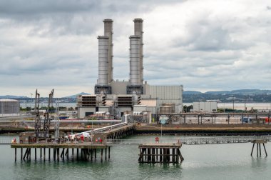 Dublin, Ireland- 7 Temmuz 2022: Dublin İrlanda 'da havuz dilencisi birleşik gaz türbini (CCGT)