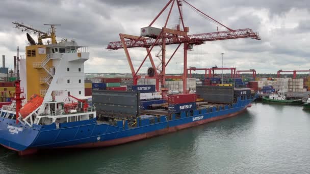 Dublin Ireland July 2022 Container Crane Loading Shipping Containers Ship — Vídeos de Stock