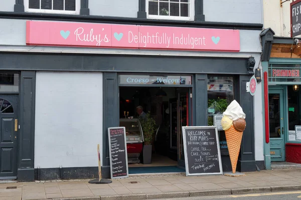 Beaumaris July 2022 Front Rubys Delightfully Indulgent Ice Cream Parlour — Stock Photo, Image