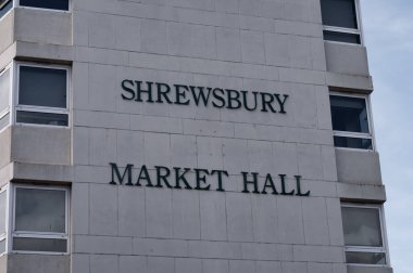 Shrewsbury, UK- 14 Temmuz 2022: Shrewsbury İngiltere 'deki Shrewsbury Pazar Salonu Tabelası