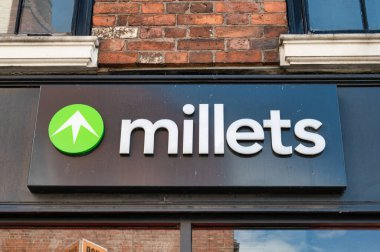 Shrewsbury, UK- 14 Temmuz 2022 Shrewsbury, İngiltere 'de Milletler mağaza tabelası.