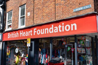 Shrewsbury, UK- 14 Temmuz 2022: British Heart Foundation Shrewsbury, Engaland 'daki mağaza tabelası.