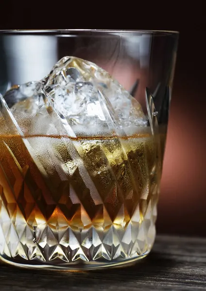 Cold Whiskey Ice Glass Whiskey Alcohol Cube Ice — Stock Photo, Image