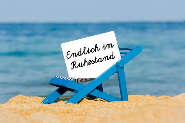 Uma Cadeira Praia Com Sinal Praia — Fotografia de Stock