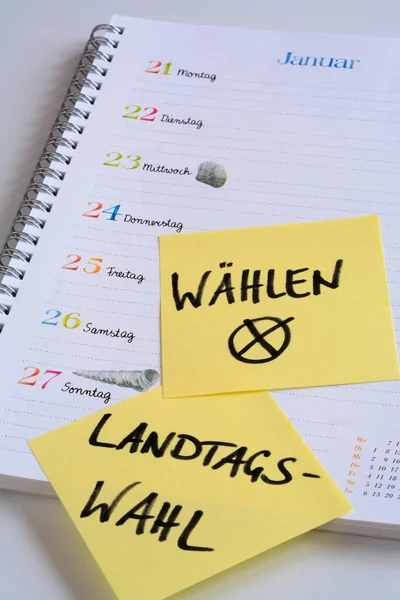黄色のリマインダーノート Landtagswhl ドイツ地方選挙 Waehlen カレンダーのページ — ストック写真