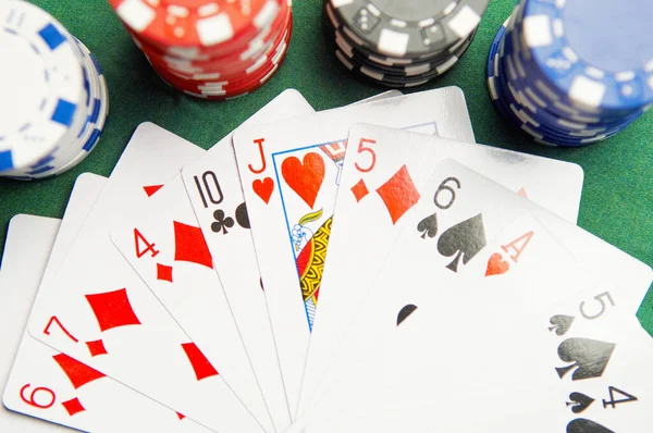 Kaarten Van Een Poker Game Met Chips — Stockfoto