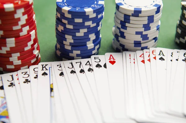 Kaarten Van Een Poker Game Met Chips — Stockfoto