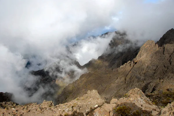 Mlha Rozsedlině Skalnaté Hory Mawenzi Kikelewa Route Kilimanjaro Tanzanie — Stock fotografie