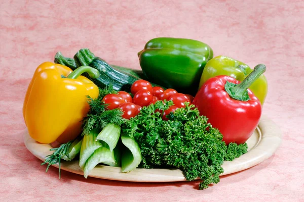 Assiette Légumes Avec Capsicum Tomates Courgettes Persil Aneth Céleri — Photo