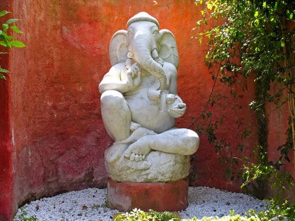 Skulptur Halb Mensch Halb Elefant Botanischer Garten Giardino Botanico Hruska — Stockfoto
