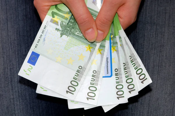 Handen Met 500 Eur Collegegeld — Stockfoto