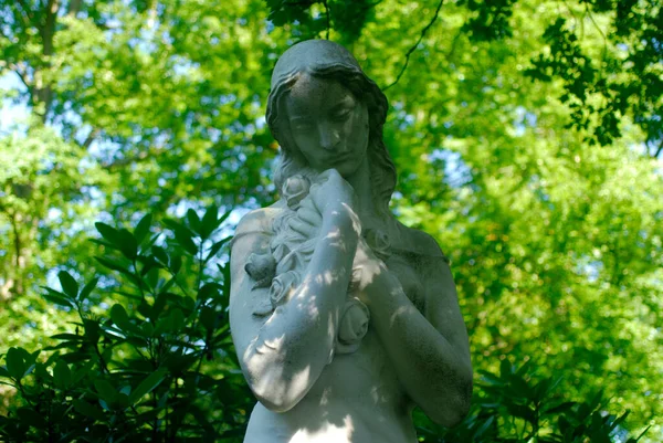 Cimetière Avec Vieille Statue — Photo