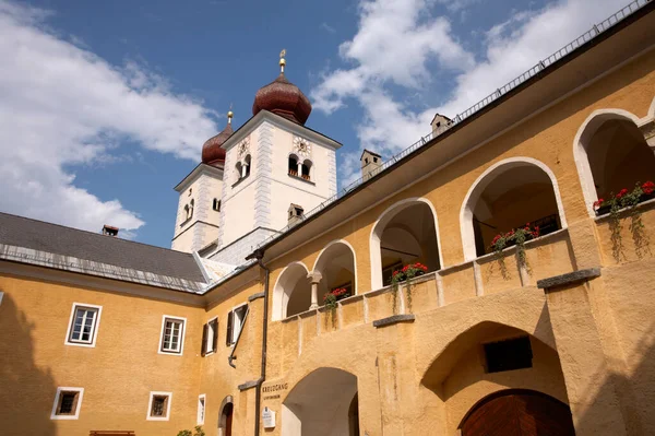 Bekas Biara Stift Millstatt Dengan Menara Gereja Paroki Carinthia Austria — Stok Foto