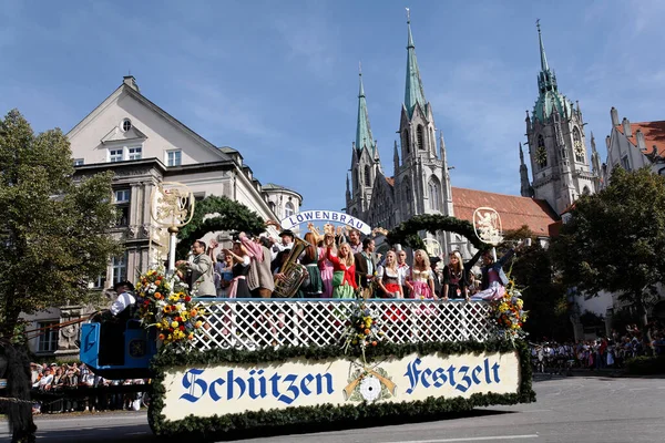 Παραδοσιακή Παρέλαση Εγκαινίων Oktoberfest Paul Εκκλησία Μόναχο Φεστιβάλ Μπύρας Βαυαρία — Φωτογραφία Αρχείου