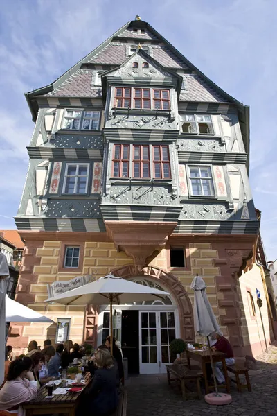 居酒屋 Zum Riesen ドイツで最も古い居酒屋 町の古い部分 瓦屋根の家 ミュンヘン バイエルン ドイツ — ストック写真