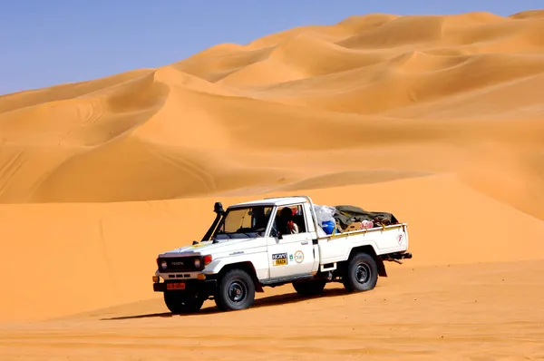 Négykerék Meghajtású Jeeps Gürcöl Keresztül Homokon Ubari Sand Sea Libya — Stock Fotó