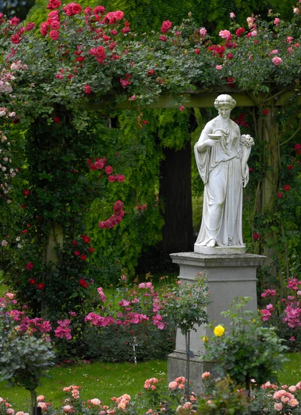 Estátua Mármore Jardim Rosas Italiano Ilha Mainau Baden Wuerttemberg Alemanha — Fotografia de Stock