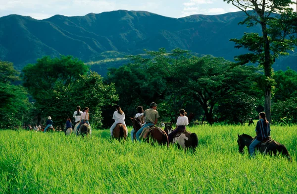 Riders Rincón Vieja Cordillera Guanacaste Costa Rica — Foto de Stock
