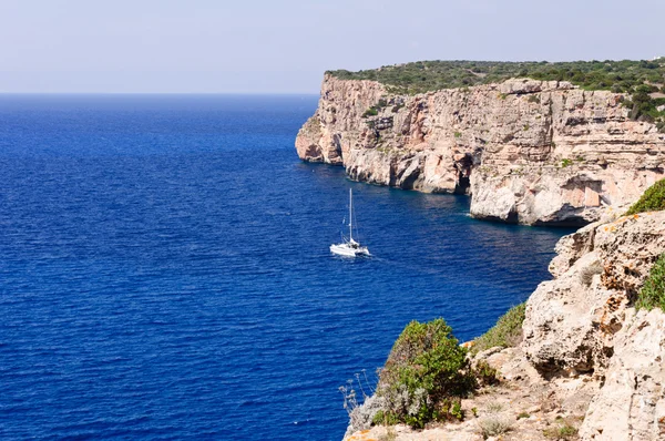 Cova d en Xoroi, cala en Cala en Porter, Menorca, Islas Baleares —  Fotos de Stock