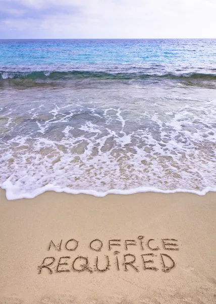 hiçbir office üzerinde yazılı kum mavi okyanus su arka planda gerekli