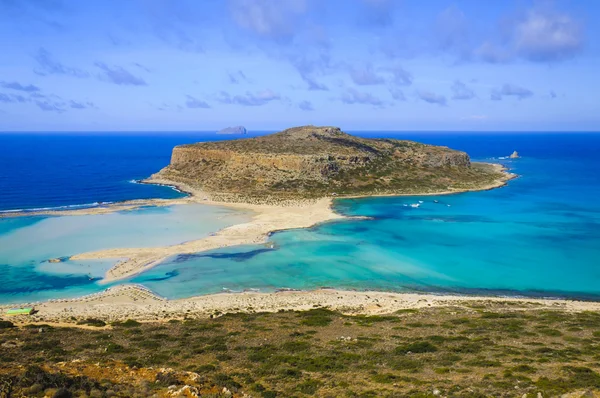 Удивительный вид на лагуну Балос и остров Грамвуса на Крите, Греция — стоковое фото