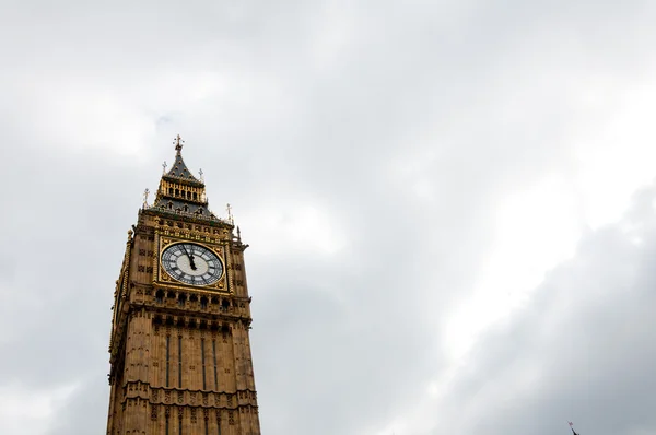 Big Ben, or St Stephen 's Tower, in Westminster, London, UK — стоковое фото