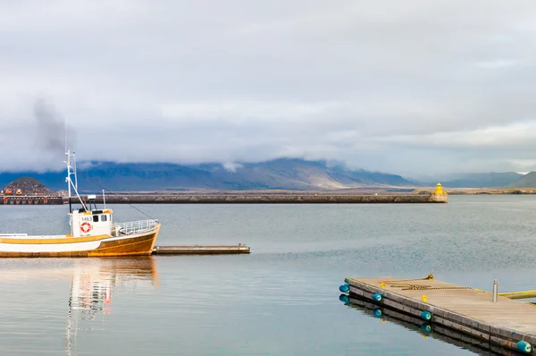 Barco em Reykjavik Harbor — Fotografia de Stock