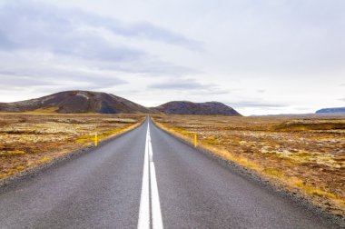 İzlanda 'daki güzel dağ yolu