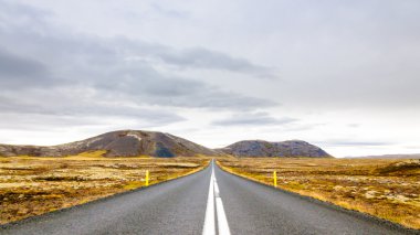 İzlanda 'daki güzel dağ yolu
