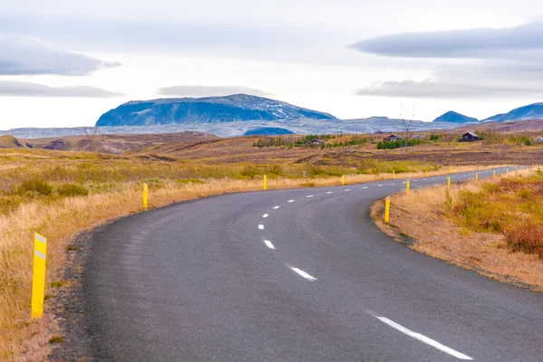 Beautiful mountain road in Iceland — Stock Photo, Image